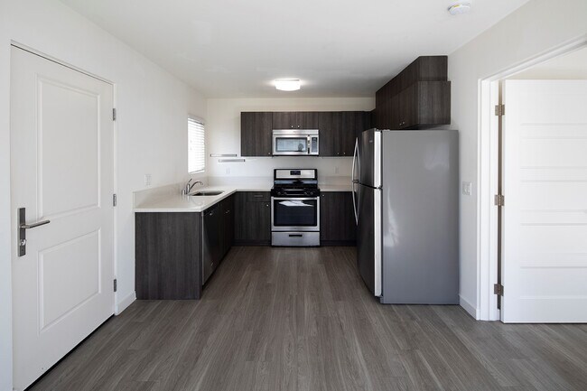 Building Photo - Modern Ocean Beach 1 Bed/1 Bath Apartment ...