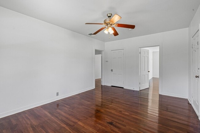 Building Photo - Historic Charm in Hillsboro!