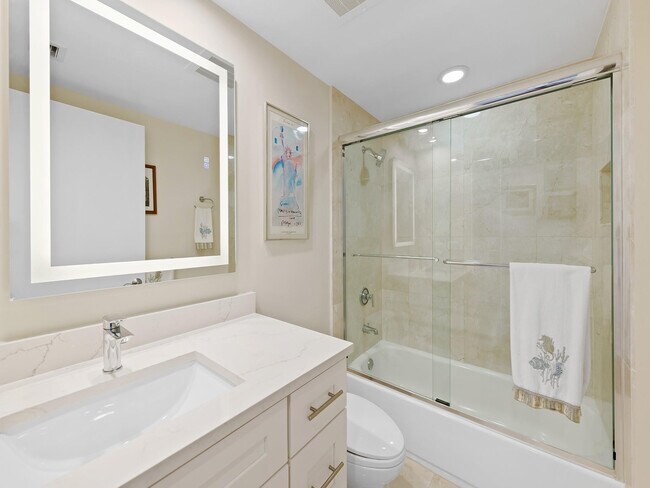 Building Photo - 715 Bayshore Dr