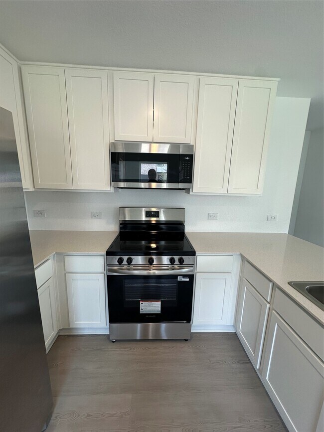 Building Photo - 15131 Willowater Dr
