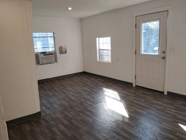 Building Photo - 726 Chestnut St