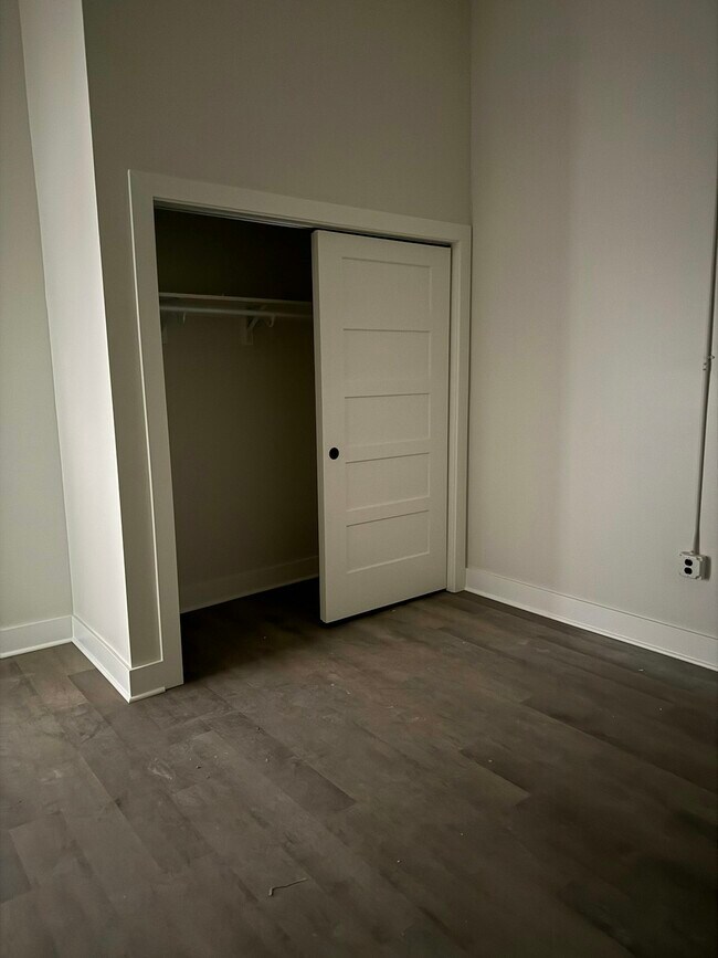 Building Photo - 106 E Erie St