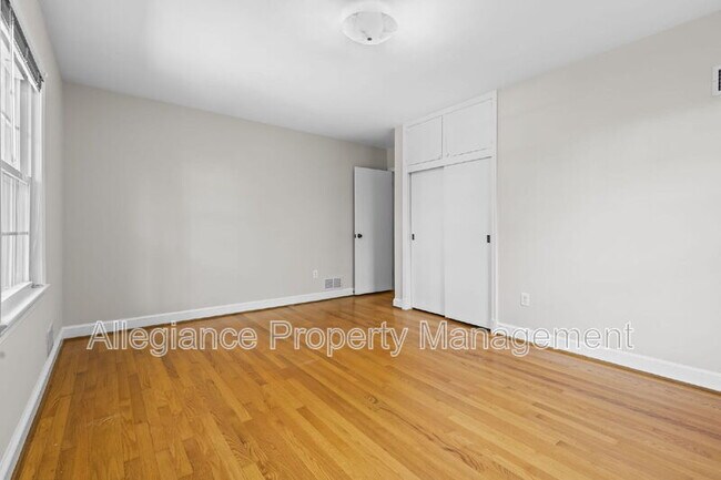 Building Photo - 3548 N Valley St