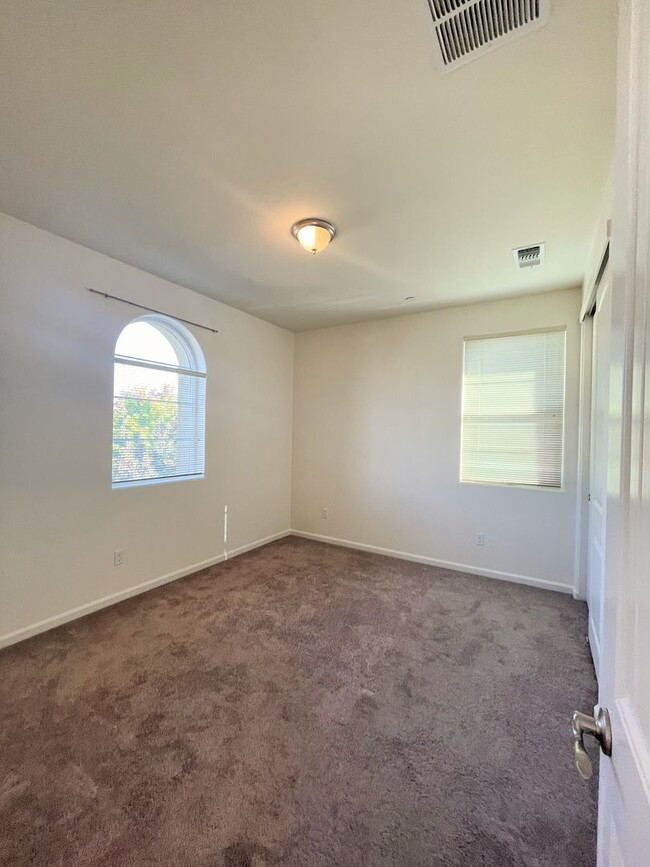 Building Photo - Fabulous Natomas 4 Bedroom Home