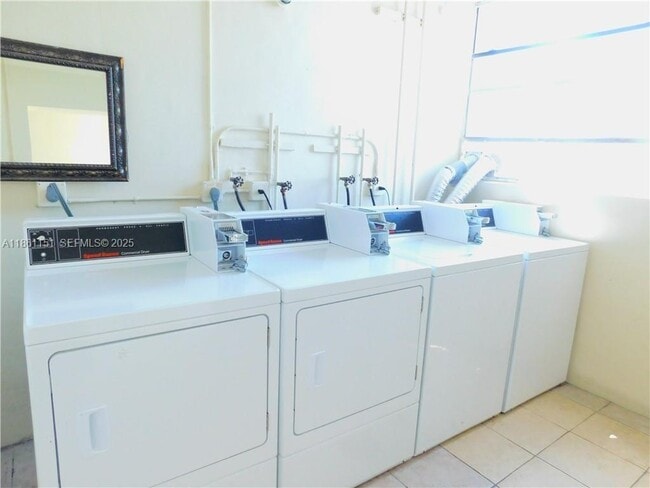 Building Photo - 2501 Riverside Dr