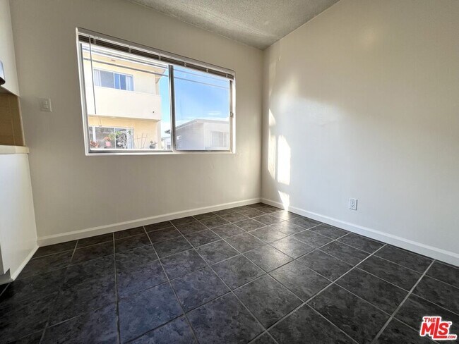 Building Photo - 11727 Mayfield Ave