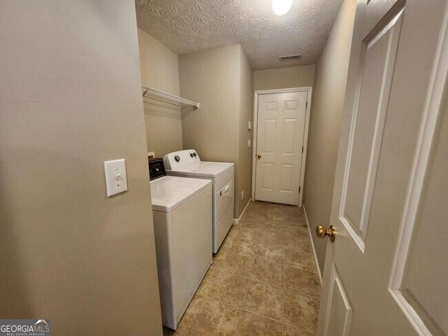 Building Photo - 1052 Ludwick Way