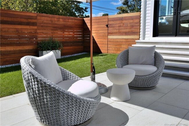 Building Photo - 18 Danbury Ave