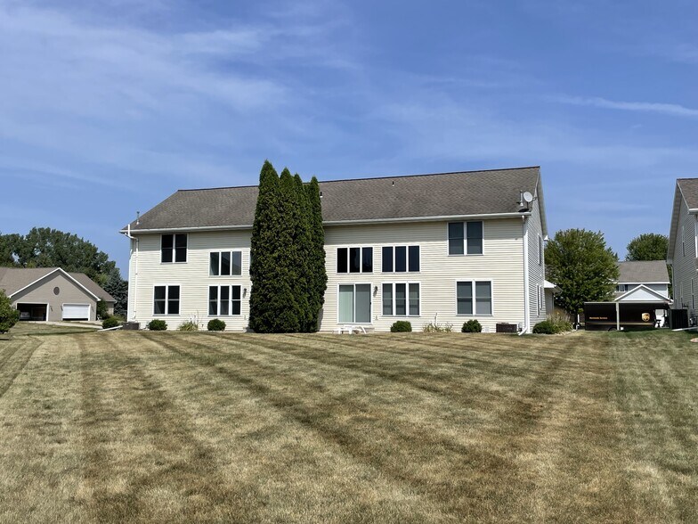 Building Photo - 2032 River Point Ct