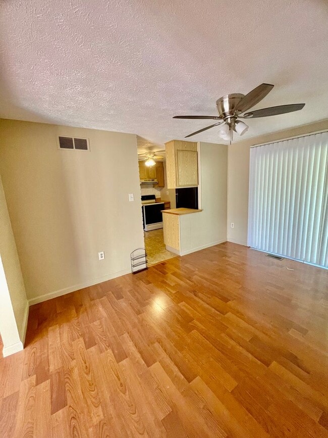 Building Photo - 3 Bed 1.5 Bath- Bridgeville PA