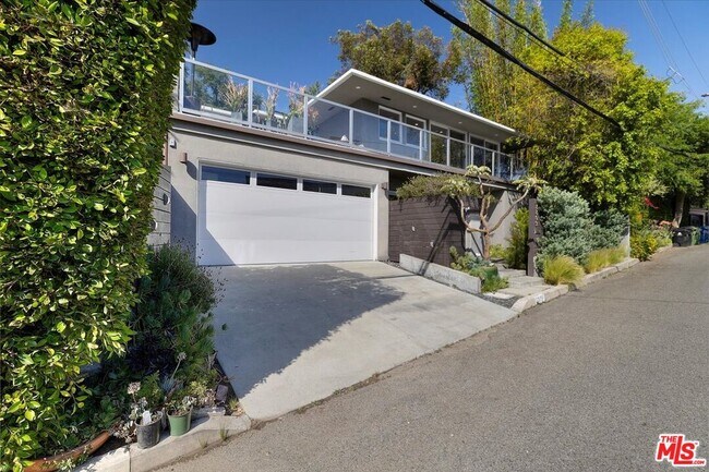 Building Photo - 8809 Appian Way