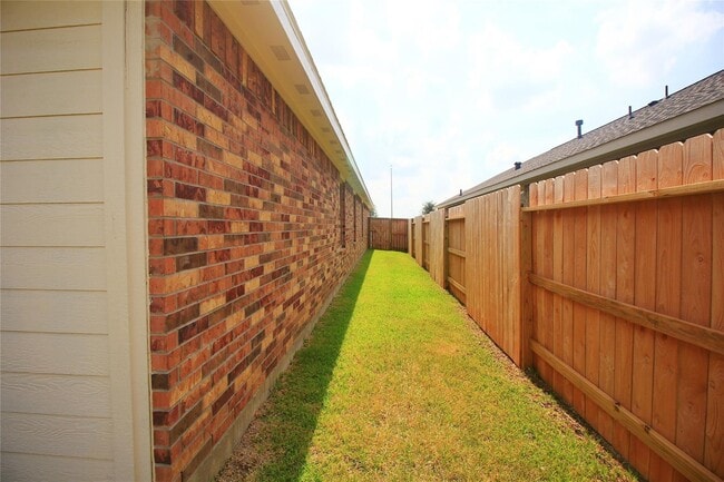 Building Photo - 3218 Elm Br Dr