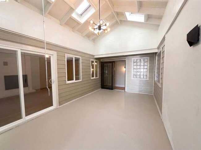 Building Photo - 2361 Oakmont Dr