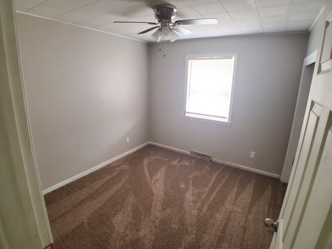 Master bedroom - 604 Walnut Ridge St
