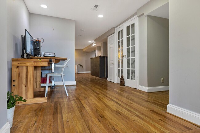 Building Photo - 4622 New Hampshire Ave NW