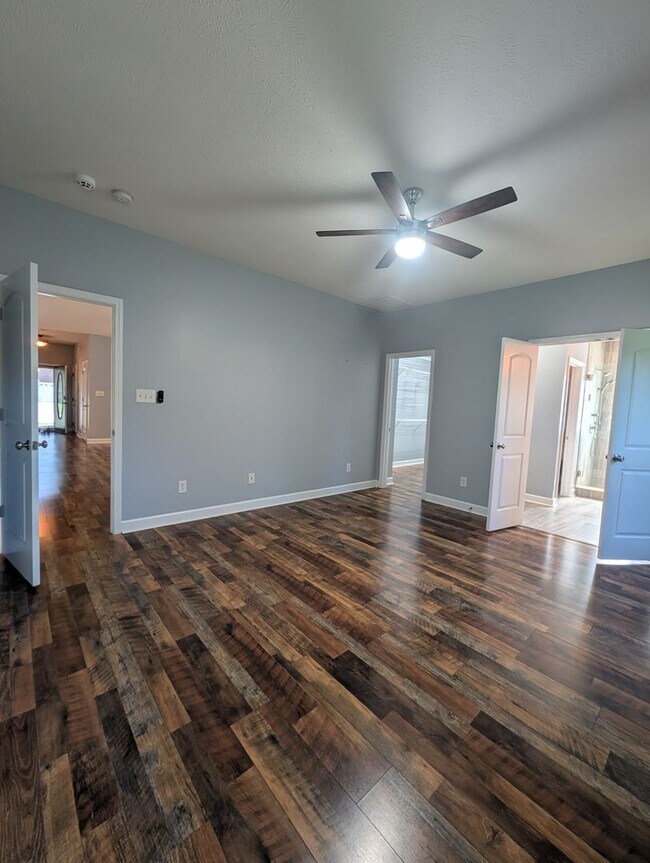 Building Photo - 305 Weatherford Dr
