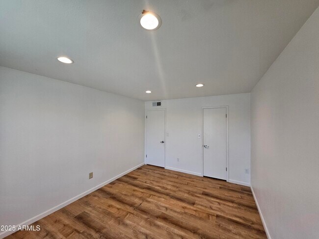 Building Photo - 4910 W Corrine Dr
