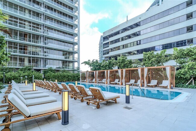 Building Photo - 2678 Tigertail Ave