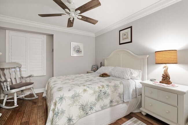 Building Photo - 2706 Fairway Dr N