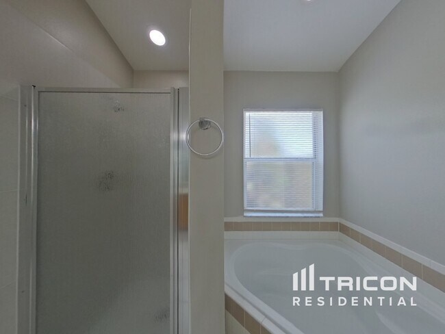 Building Photo - 2950 Canoe Cir