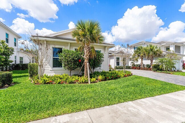 Building Photo - 9256 Crestview Cir