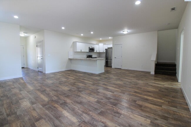 Building Photo - 3 Bed/2.5 Bath Townhouse in Kennewick