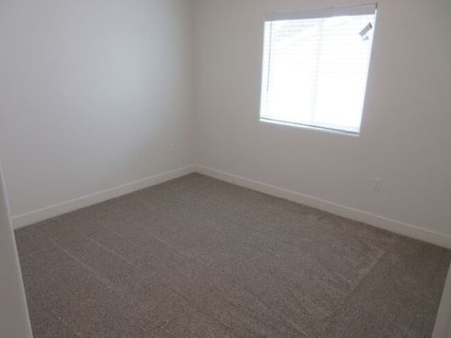 Building Photo - 3 bed, 2 Bath, Twin Home - Newer Construction