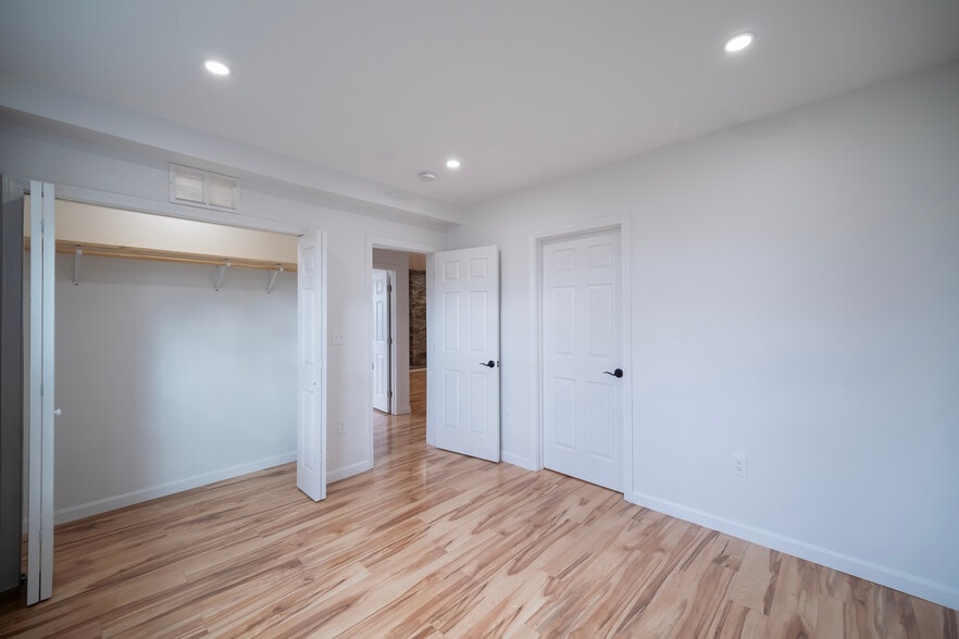 Building Photo - 10 Wampanoag Trl