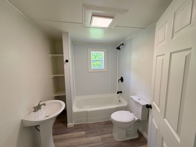 Building Photo - Hamptonville - HWY 901 - 3 Bedroom/ 1 Bathroom