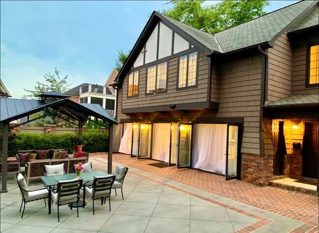 Primary Photo - 712 E Washington St