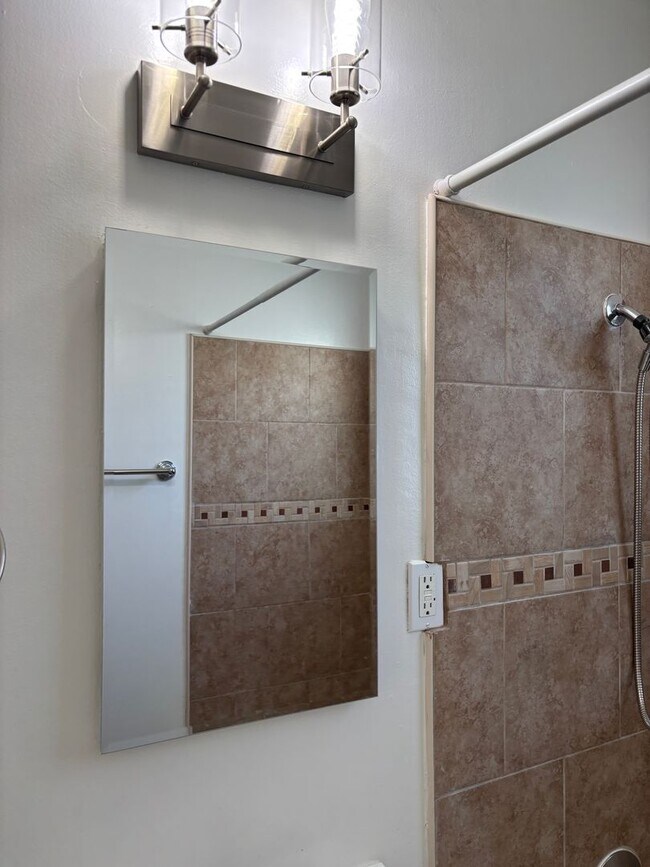 Building Photo - Western, 1151-1153