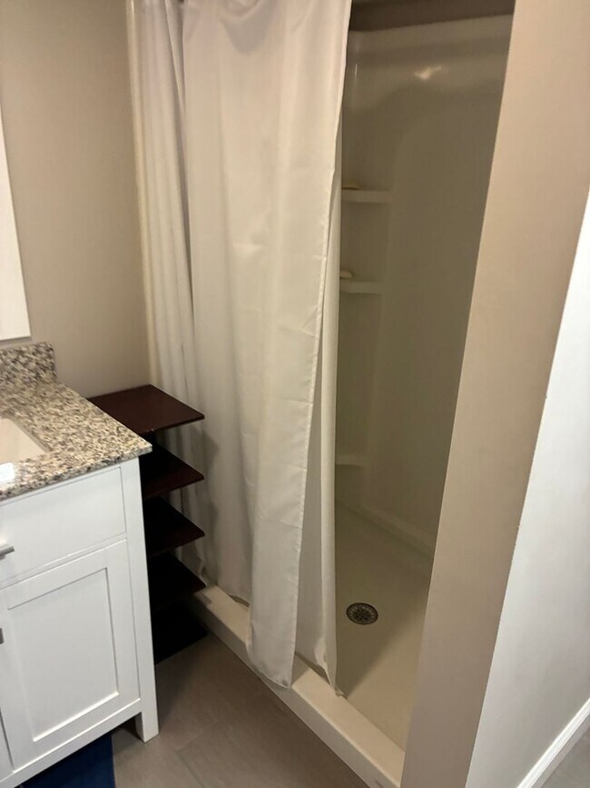 Building Photo - Beautiful single family house in a prime location in Newton