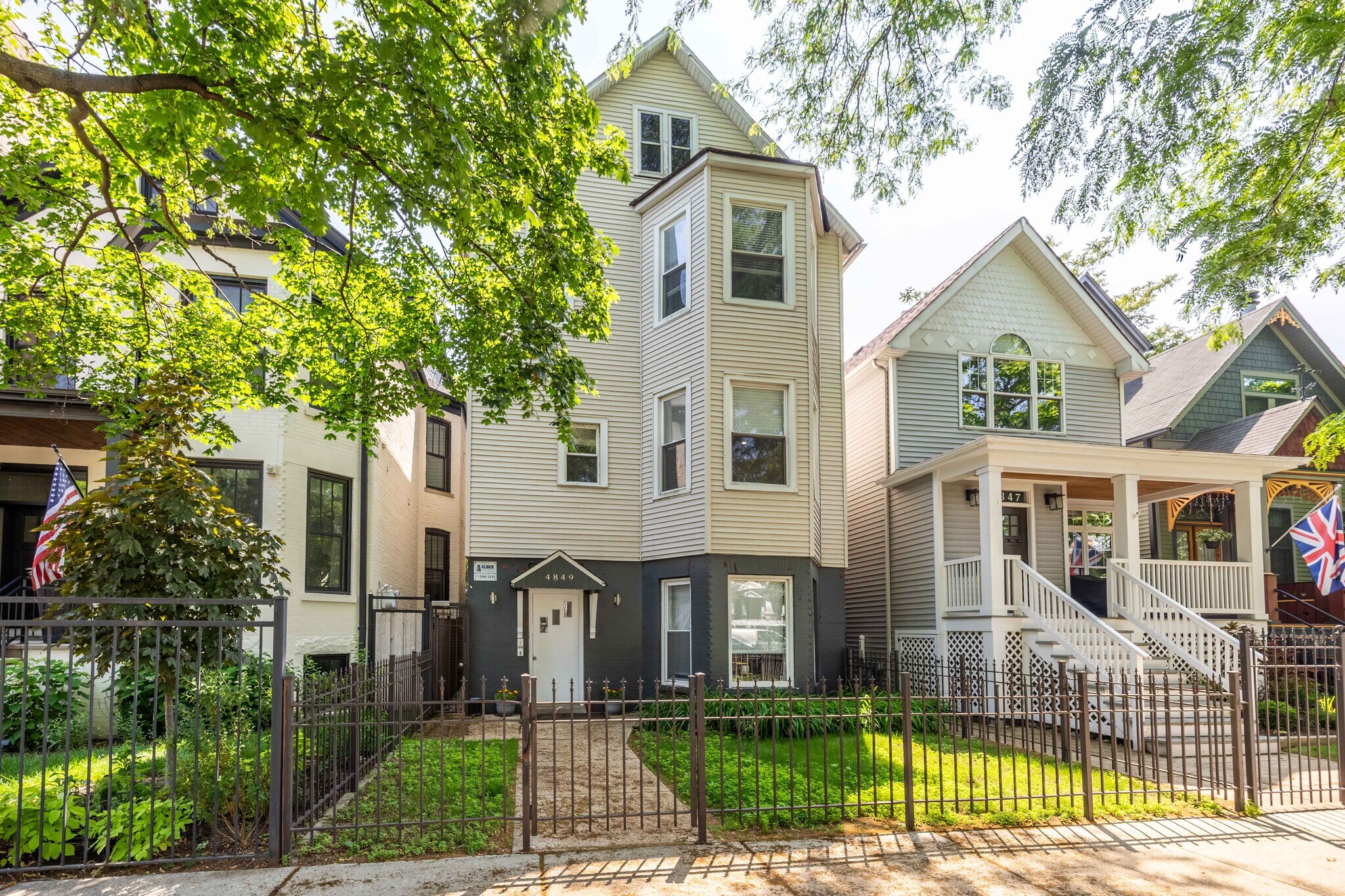 Building Photo - 4849 N Seeley Ave
