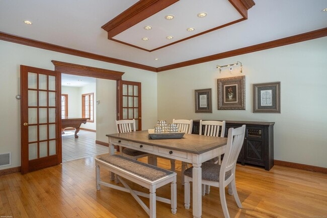 Building Photo - 3 Eton Pl