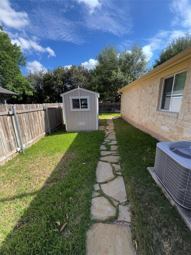 Building Photo - 634 River Bluff Cir