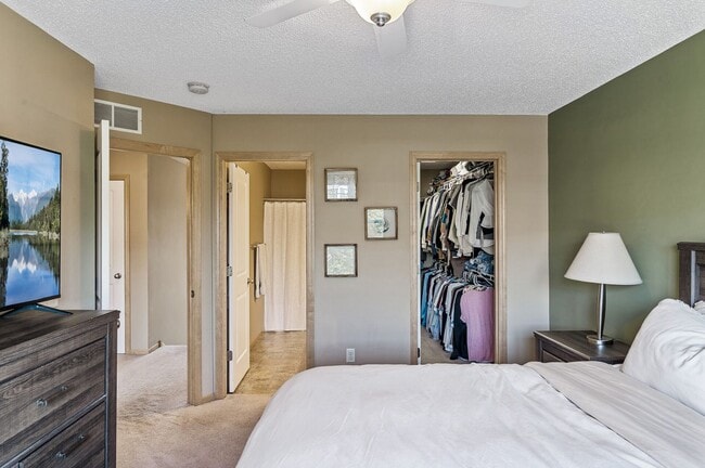 Building Photo - Spacious 3-Bedroom Townhome in Prime Savage/Prior Lake Location