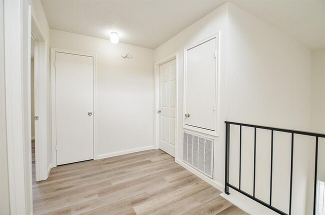 Building Photo - 11818 Spring Grove Dr