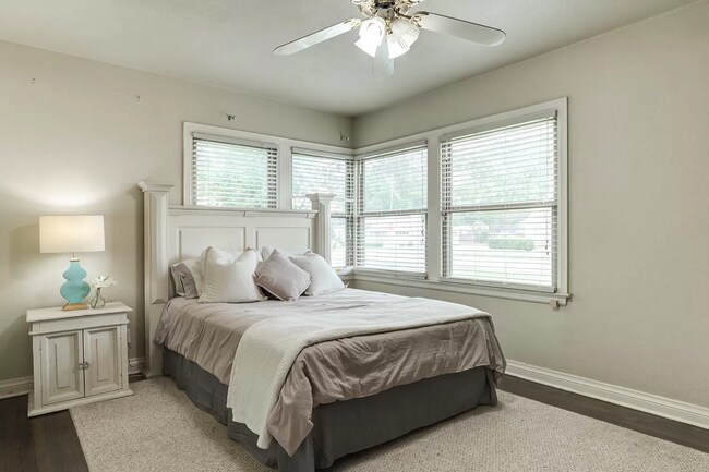 Building Photo - Pre-lease Summer 2026! Beautiful Tech Terrace Home! Full of Character!