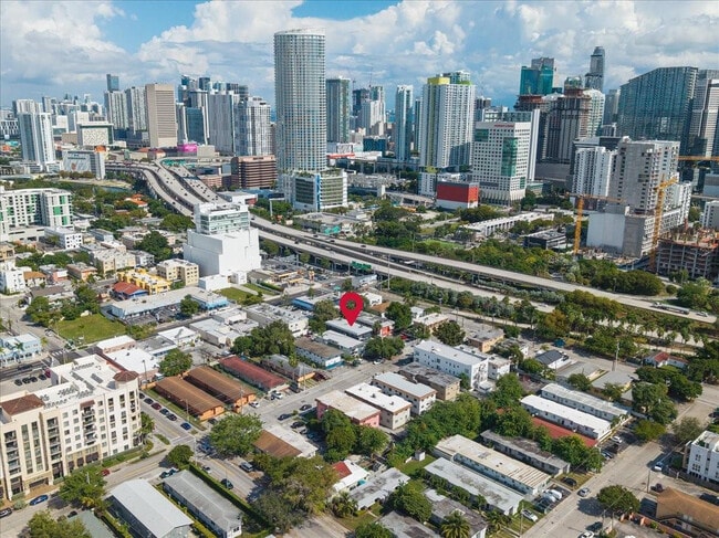 Building Photo - 421 SW 9th St