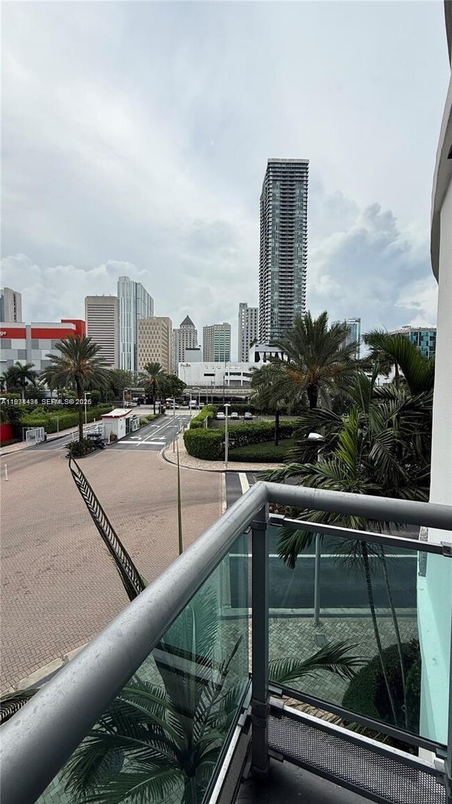 Building Photo - 350 S Miami Ave