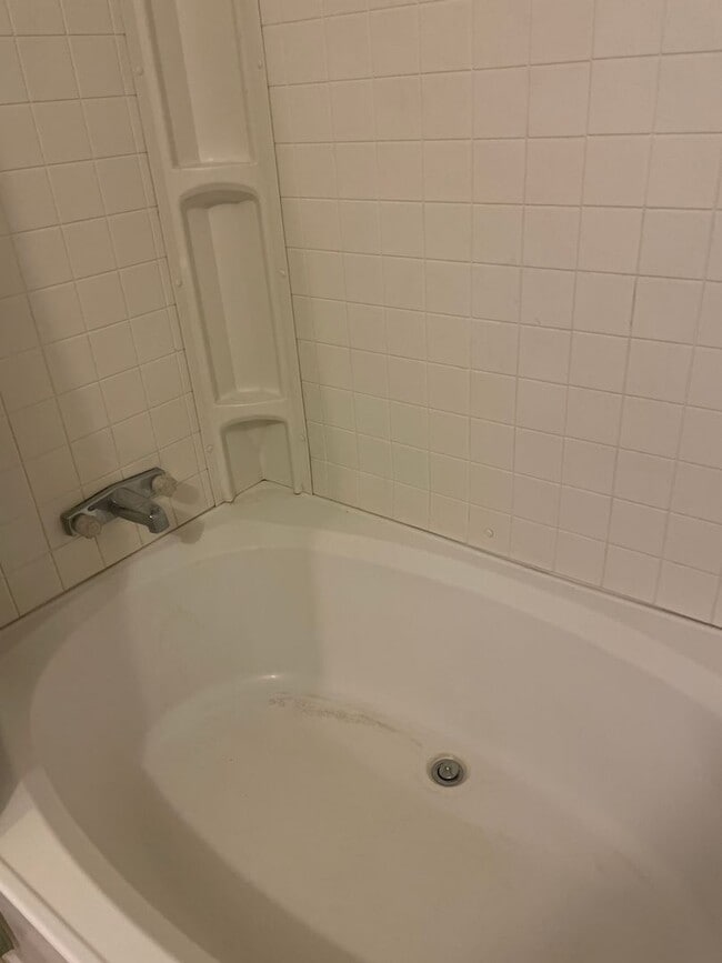 Building Photo - Wonderful 3 Bed 2 Bath In-Town