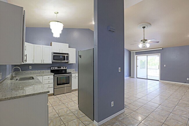 Building Photo - Duplex Cape Coral 3818