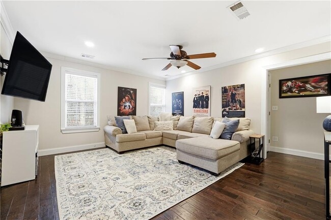 Building Photo - 5960 River Ridge Ln