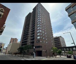 Building Photo - Spacious 2 Bedroom Condo