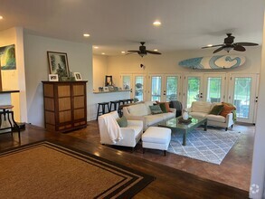 Building Photo - Privately Gated, Cool, Spacious Home, Tuck...