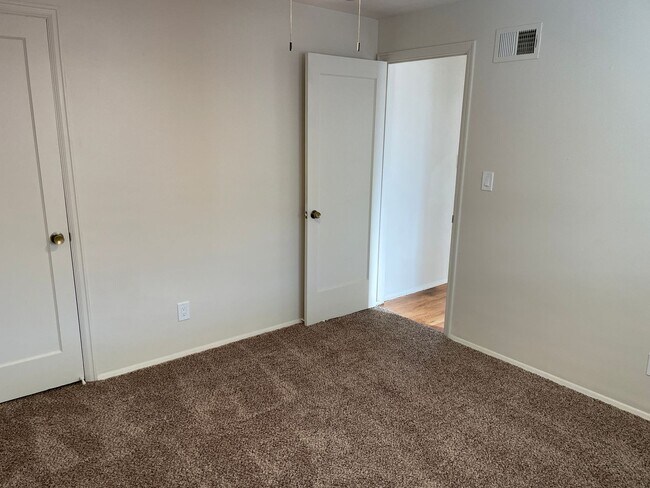 Building Photo - Great 2 Bed 1 Bath Speer/ Country Club