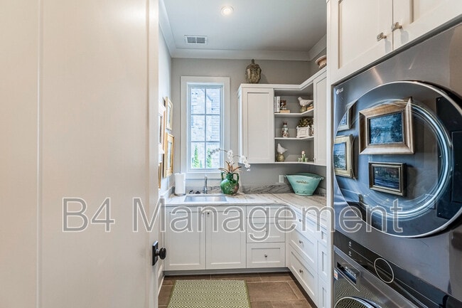 Building Photo - 103 Alester Square