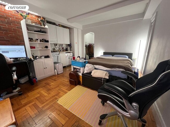 Building Photo - 49 W 72nd St