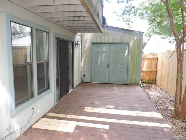 Building Photo - 3501 Parkwood Ave