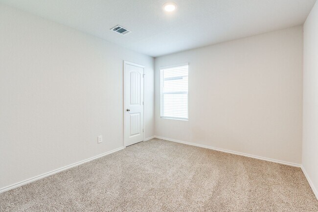 Building Photo - 4-BEDROOM NEW CONSTRUCTION IN SWENSON HEIG...